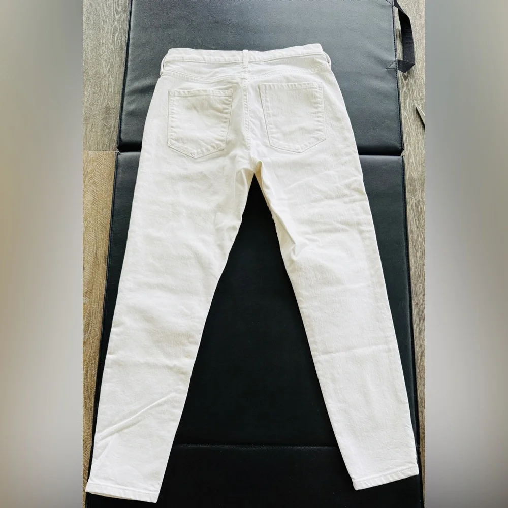 Banana Republic - Women’s White Skinny Jean - Size 28 - Excellent Condition - Picture 2 of 6